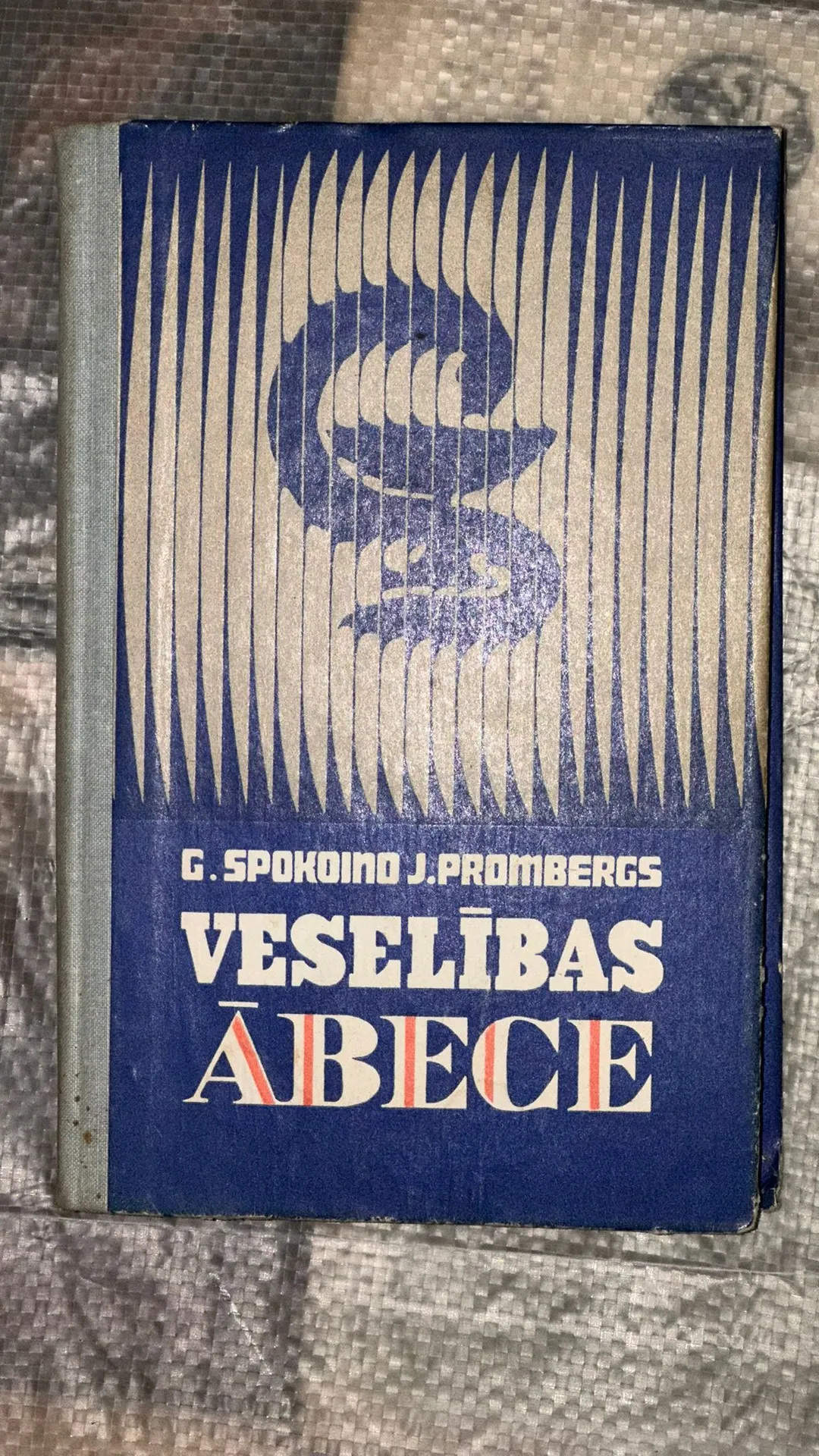 Senas grāmatas ar unikālu dizainu