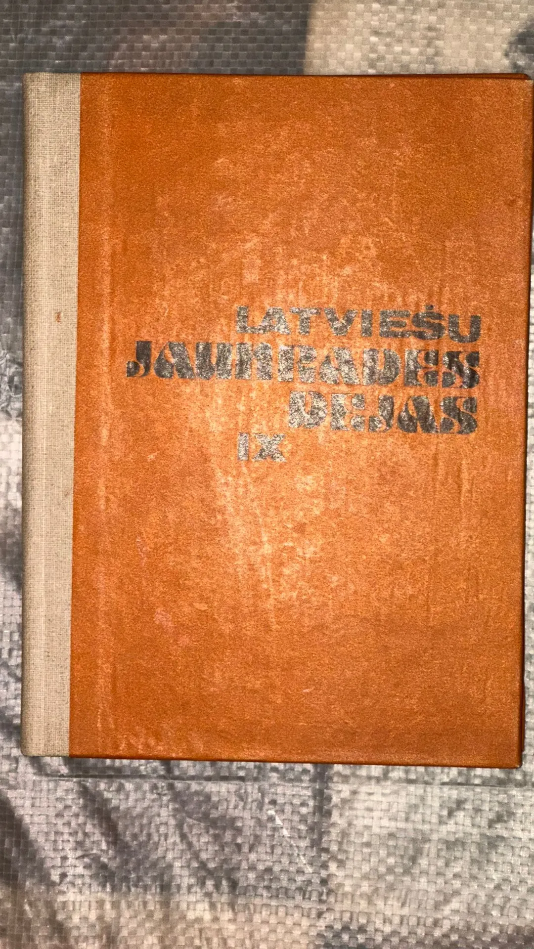 Latviešu jaunrades darbu izlase IX