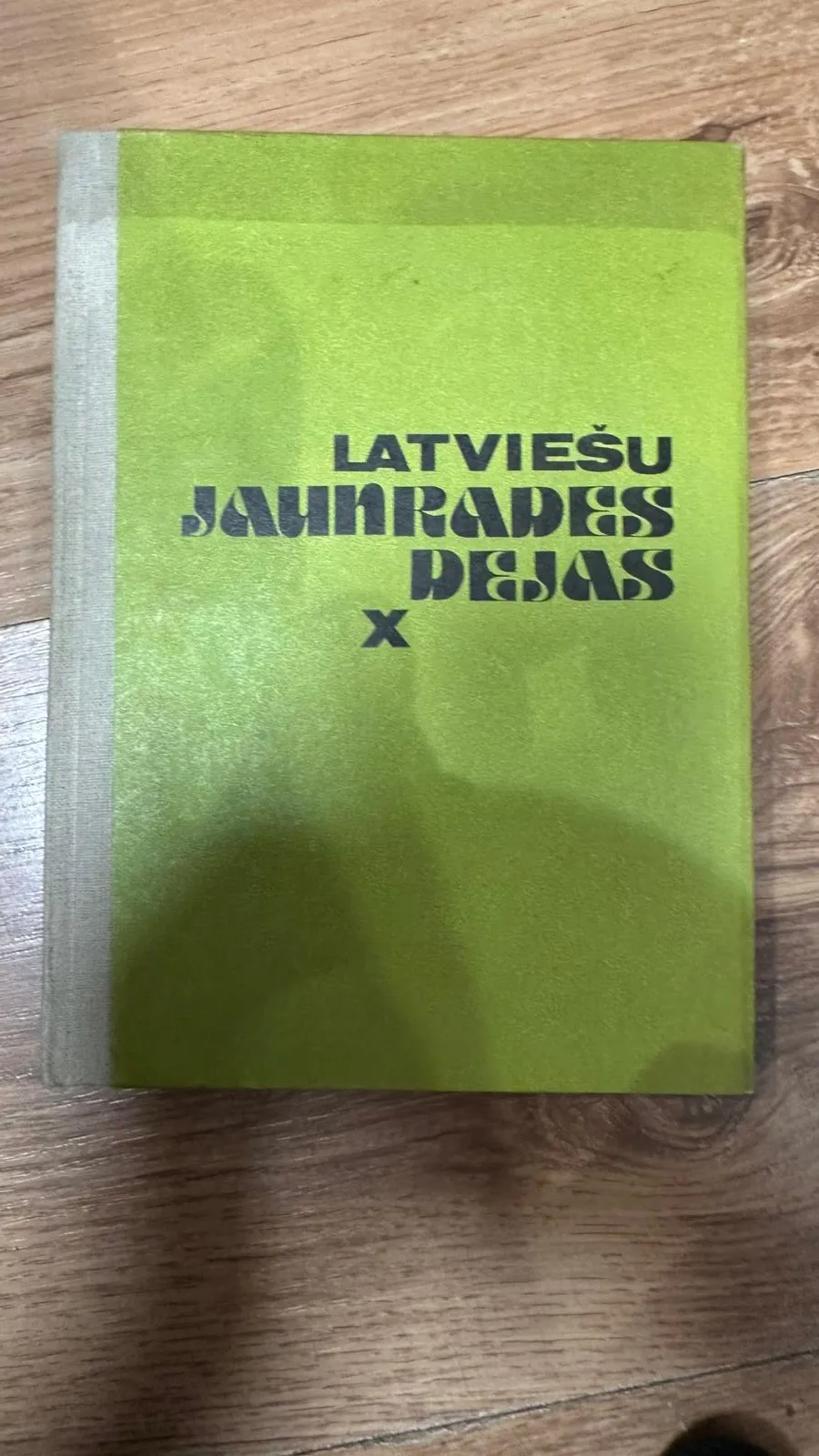 Latviešu jaunrades dzejass